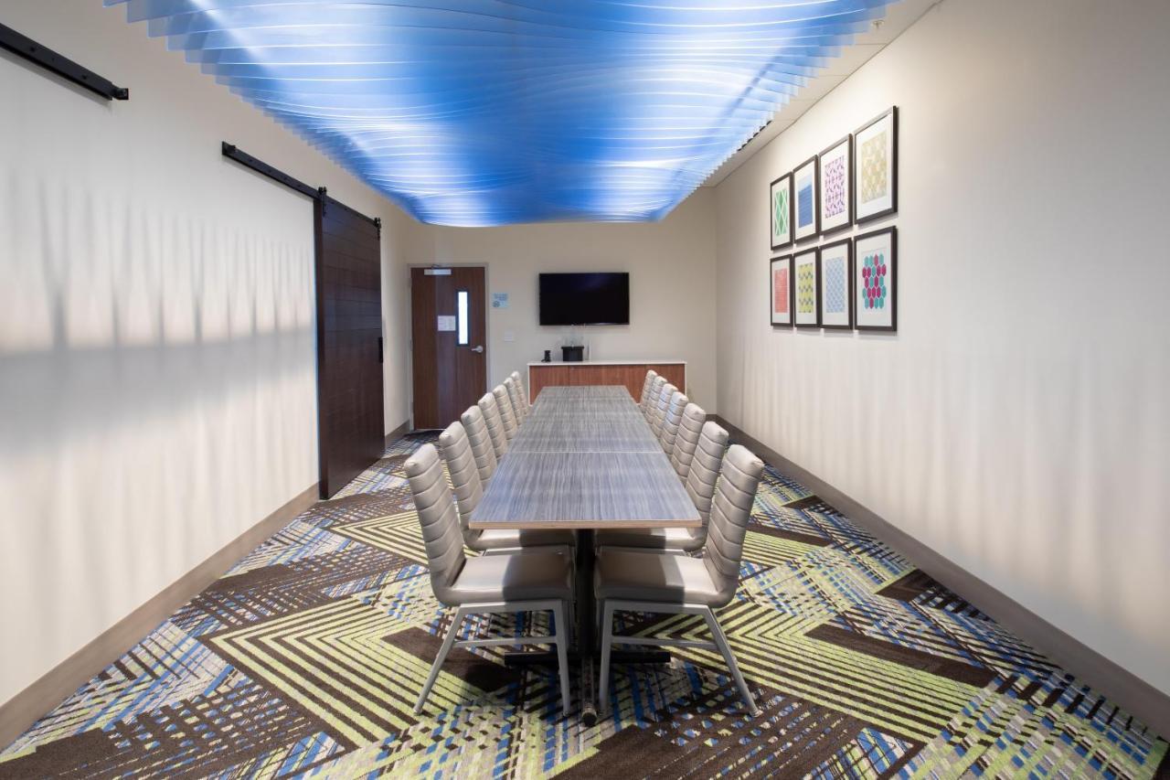 Holiday Inn Express & Suites - Goodland I-70 By Ihg Exterior photo